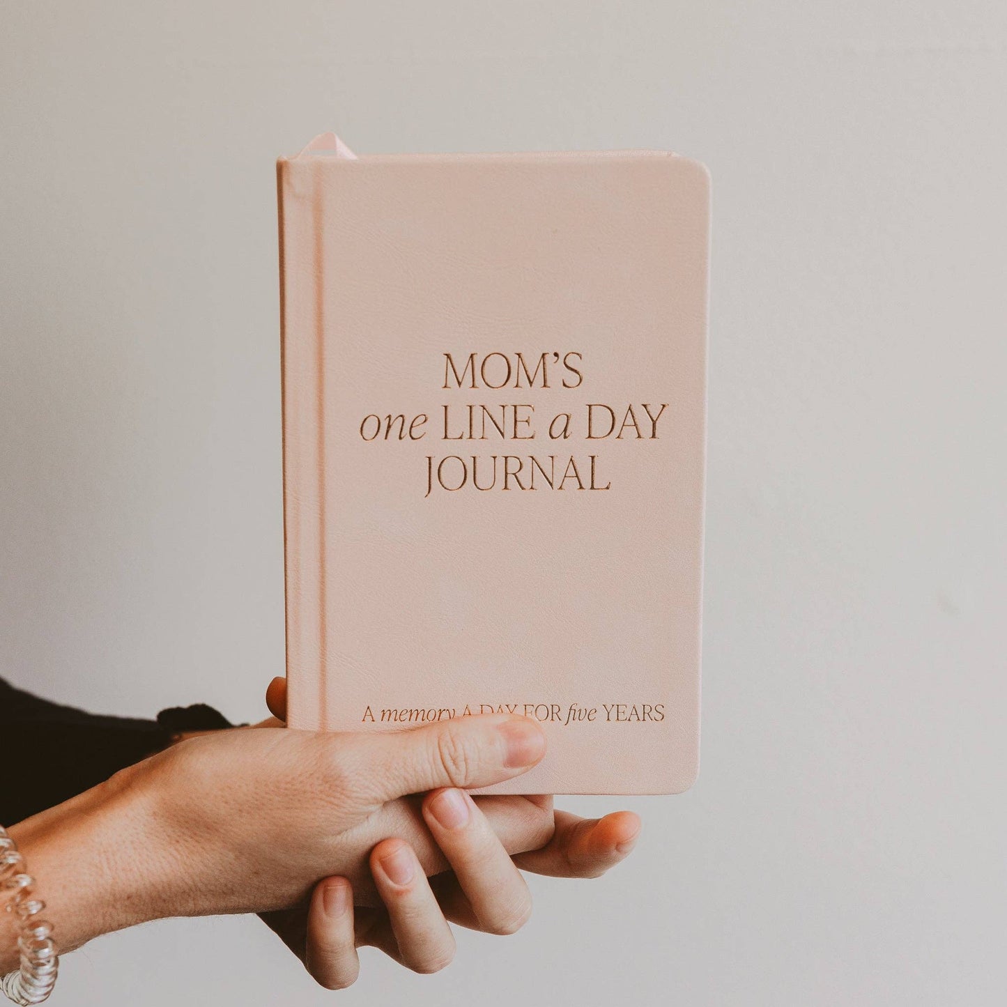 GIRL MOM